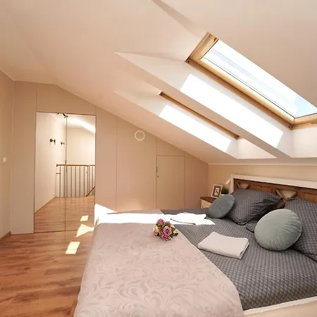 Lägenhet Mmrent Two-story